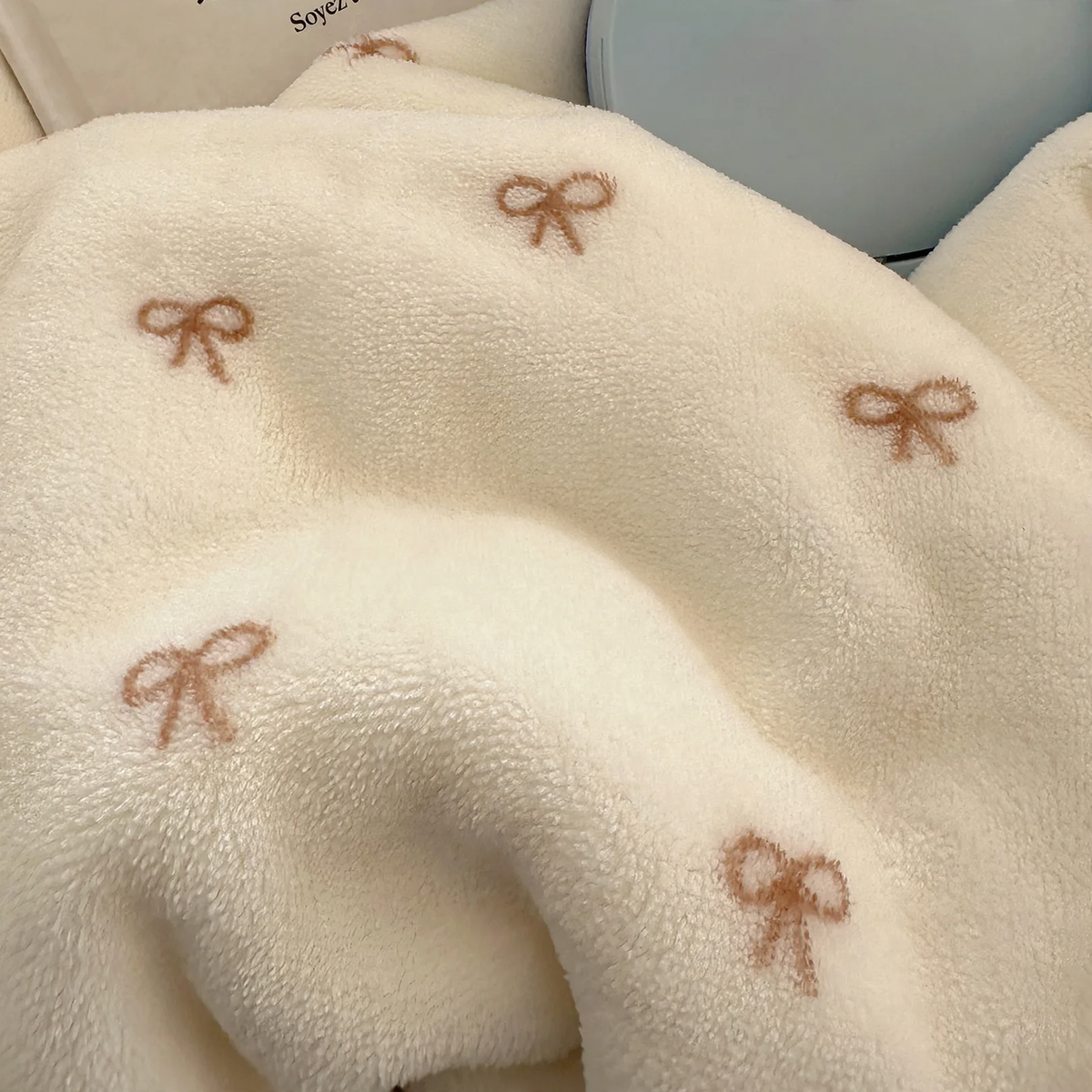 Verspieltes Milchfaser-Fleece Bettwäsche-Set mit Schleifen