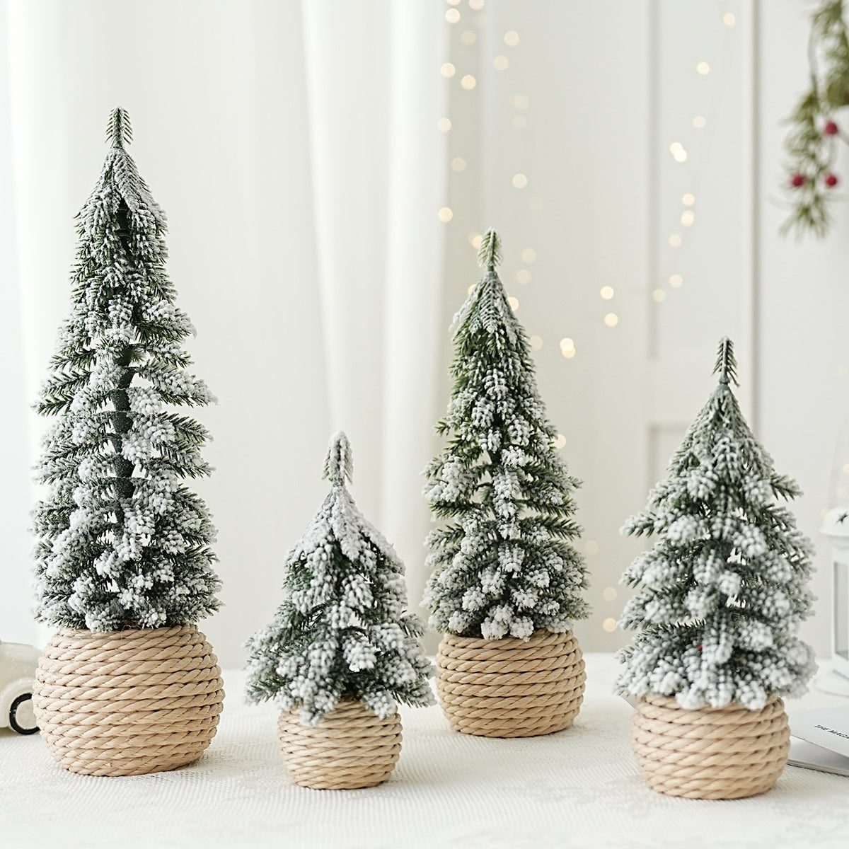 Mini-Weihnachtsbaum mit Beflockung, PE, Tischdekoration