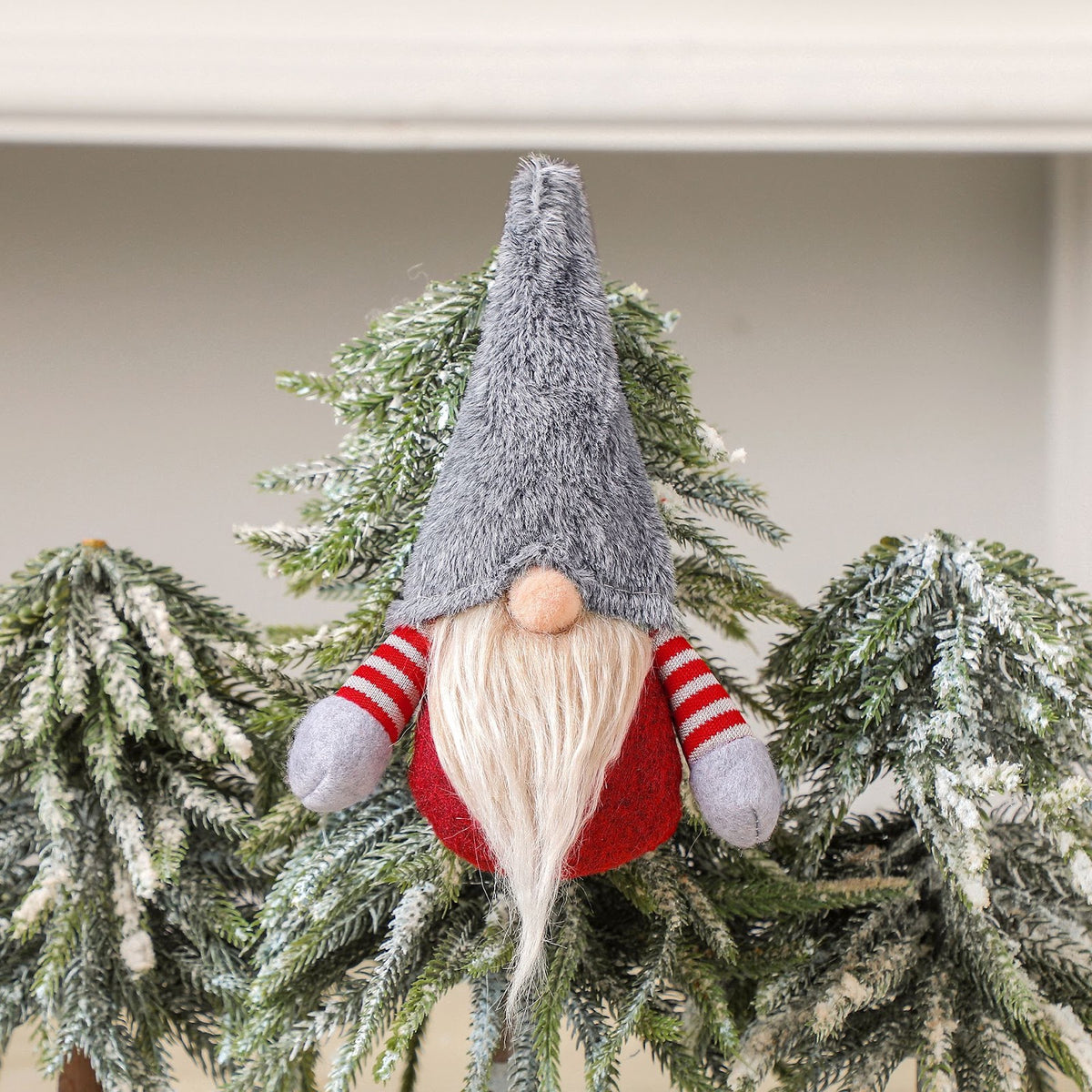 Weihnachtlicher Wichtel-Anhänger mit Armen