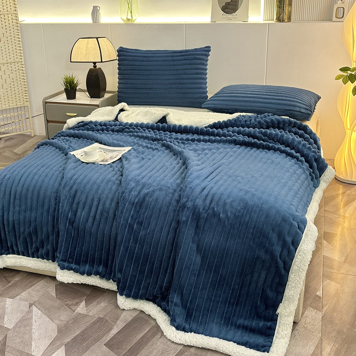 Doppellagige Flanell-Decke mit Streifenmuster