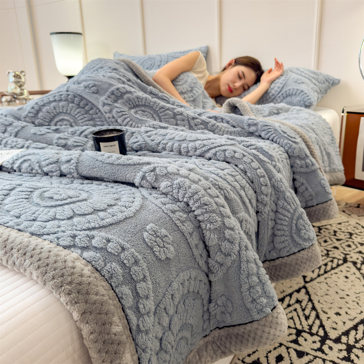 Weiche Korallenfleece-Decke mit Blumenmuster