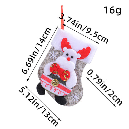 Weihnachts-Wichtel mit Strickmütze und Geweih