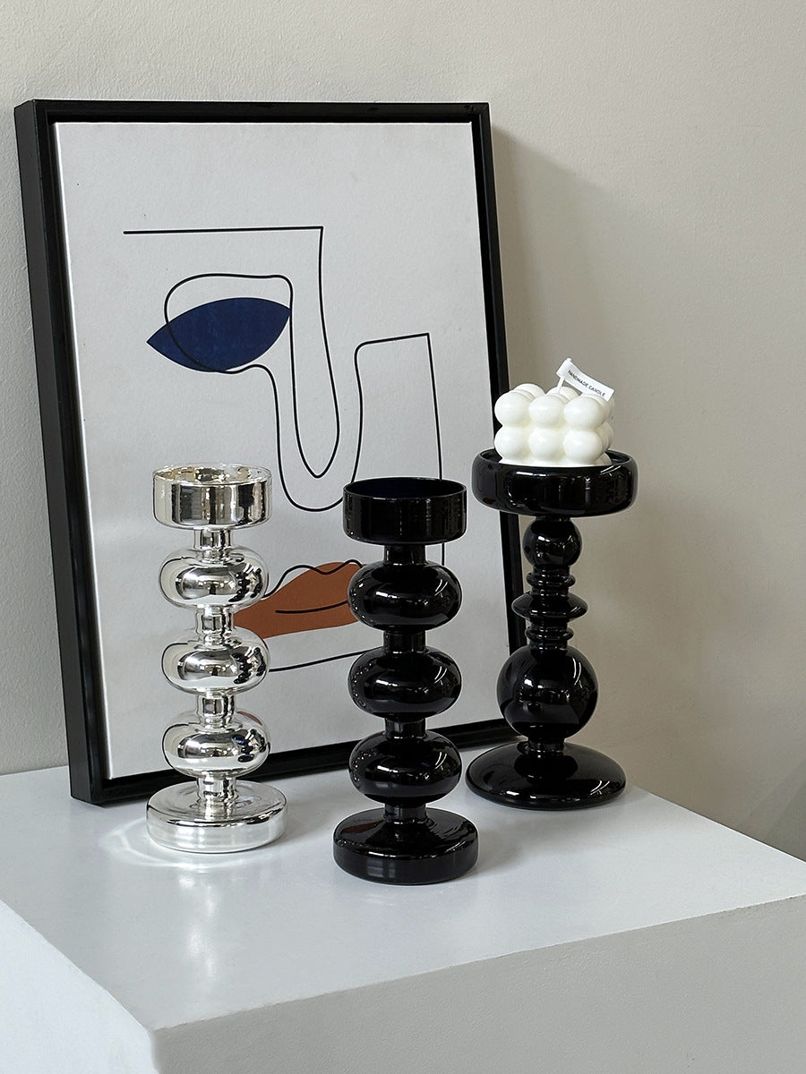 Dekorativer Kerzenhalter aus Glas und Holz