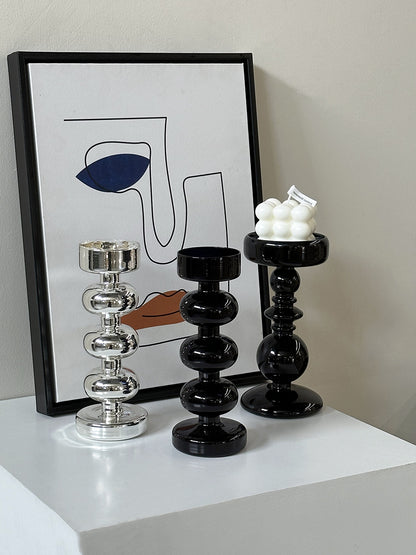 Dekorativer Kerzenhalter aus Glas und Holz