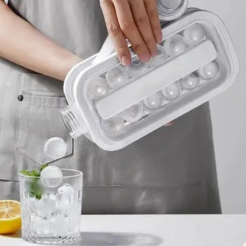Platzsparender Eiswürfelbereiter für erfrischende Köstlichkeiten zu Hause