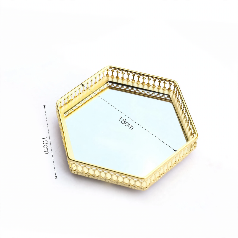 Geometrisches Spiegeltablett mit goldenem Griff