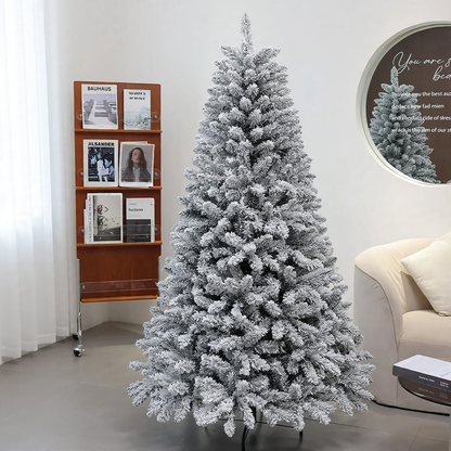 Künstlicher Weihnachtsbaum mit Schnee-Effekt