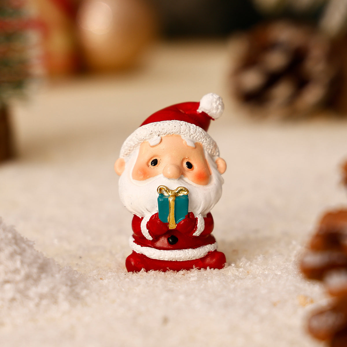 Dekorative Weihnachtsfiguren aus Kunstharz