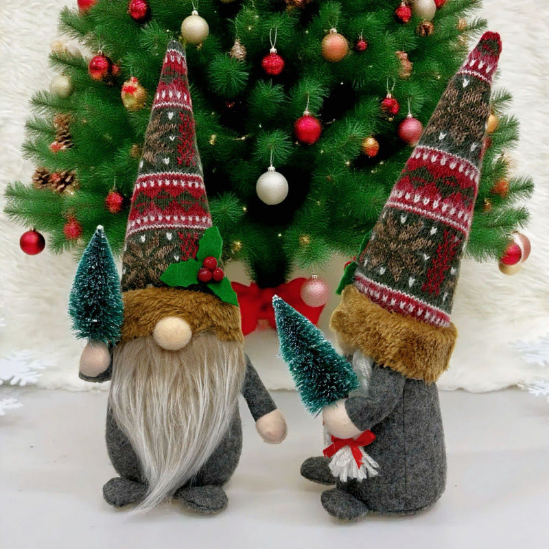 Dekorative Wichtelfigur mit gestrickter Mütze