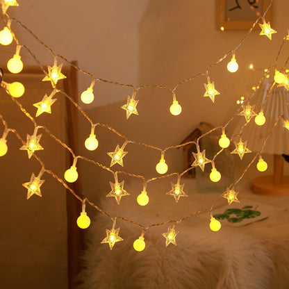 LED-Lichterkette mit verschiedenen Dekorelementen