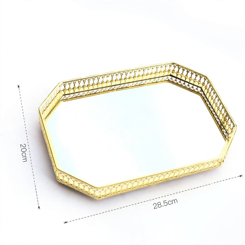 Geometrisches Spiegeltablett mit goldenem Griff