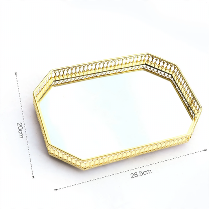 Geometrisches Spiegeltablett mit goldenem Griff