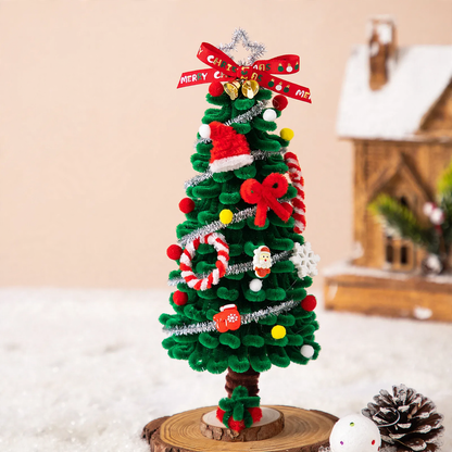 DIY Weihnachtsbaum-Tischdekoration aus Biegeplüsch