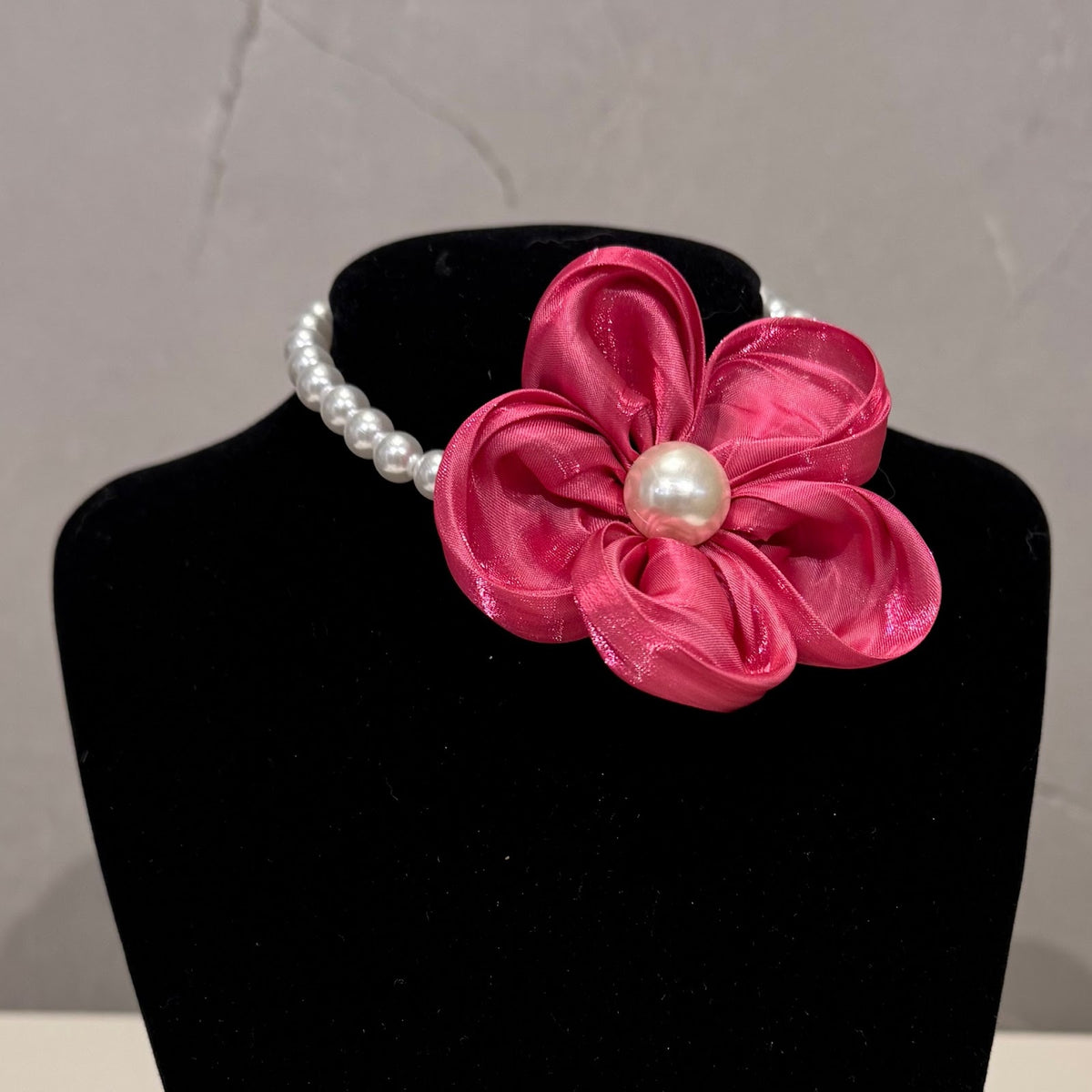 Kunststoff-Halsband mit Blumenmuster für Haustiere