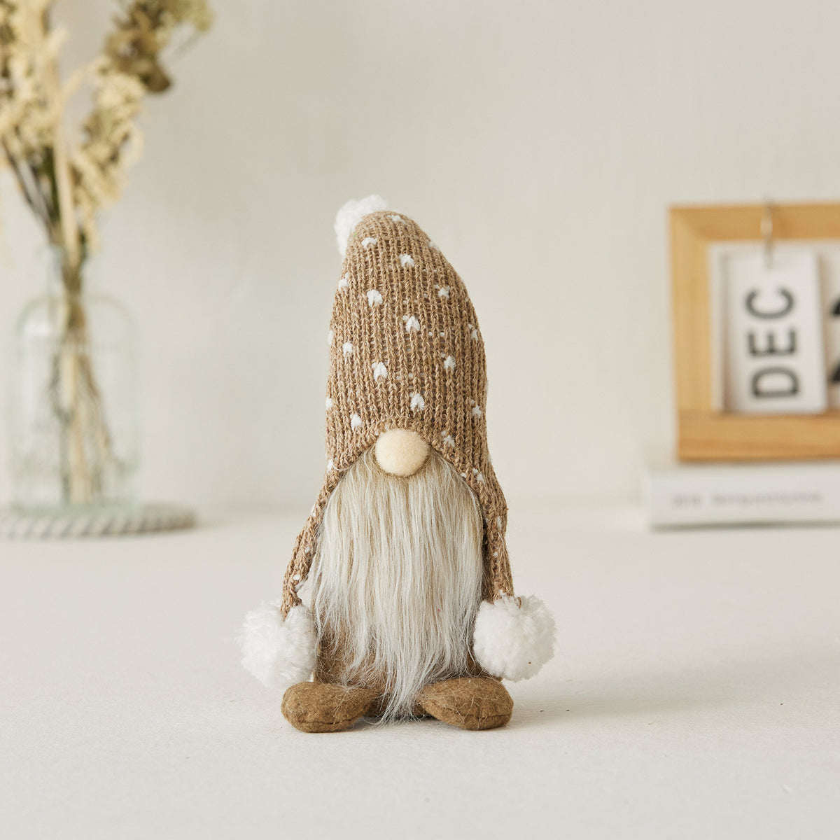 Skandinavischer Wichtel mit Strickmütze