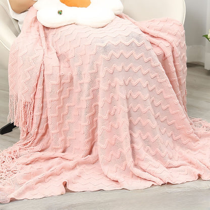 Gestrickte Sofadecke mit Wellenmuster