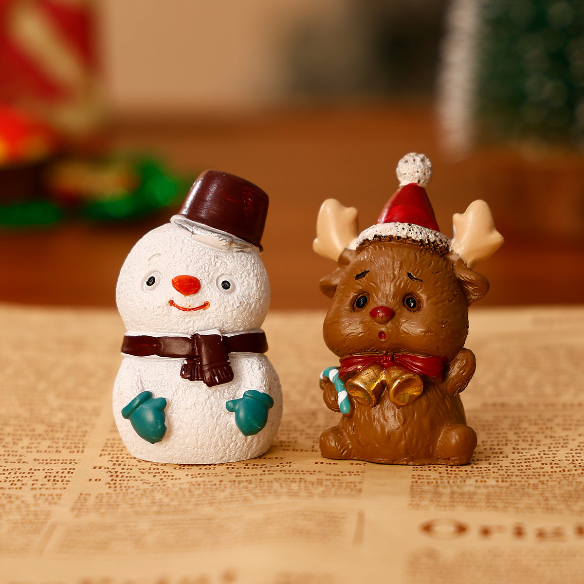 Dekorative Weihnachtsfiguren aus Kunstharz