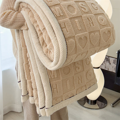 Flauschige Wohndecke mit Herz-Muster, beidseitig verdickt