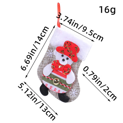 Weihnachts-Wichtel mit Strickmütze und Geweih