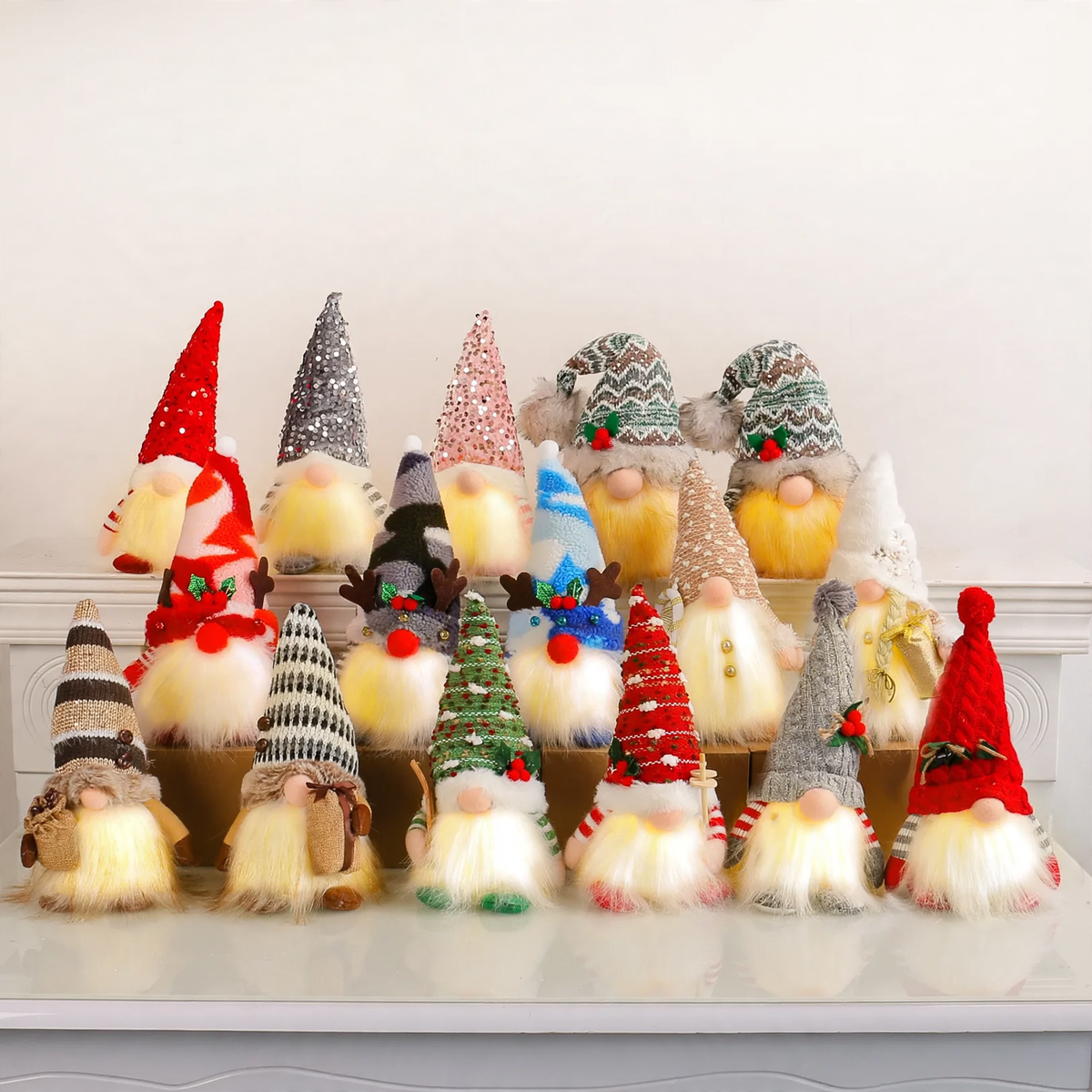 Leuchtende Weihnachts-Wichtelfigur mit Pailletten