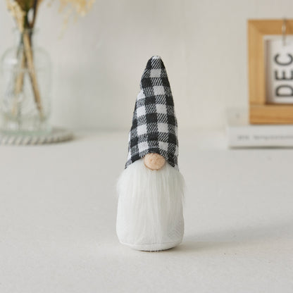 Weihnachtliche Wichtelfigur mit Schneeflocken-Mütze
