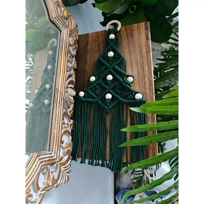 Handgefertir Weihnachtsbaum-Wandbehang aus Baumwollseil