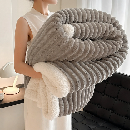 Doppellagige, gestreifte Lammfleece-Wohndecke