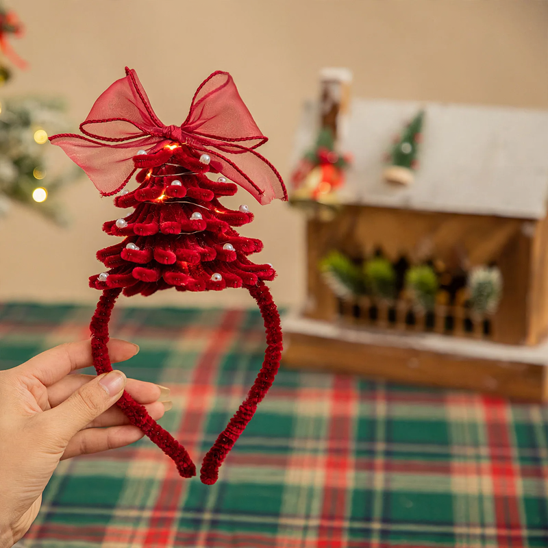 DIY Weihnachtsbaum-Tischdekoration aus Biegeplüsch