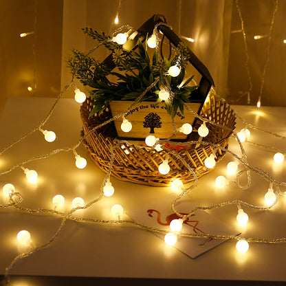 LED-Lichterkette mit verschiedenen Dekorelementen