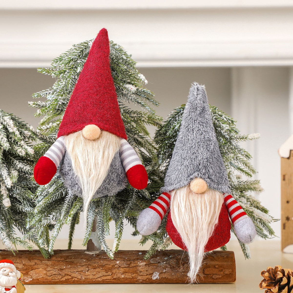 Weihnachtlicher Wichtel-Anhänger mit Armen
