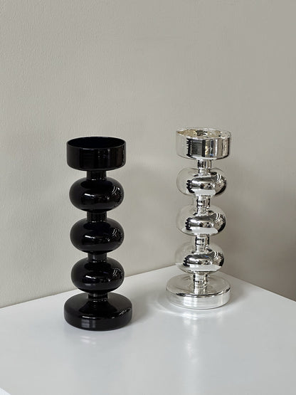 Dekorativer Kerzenhalter aus Glas und Holz