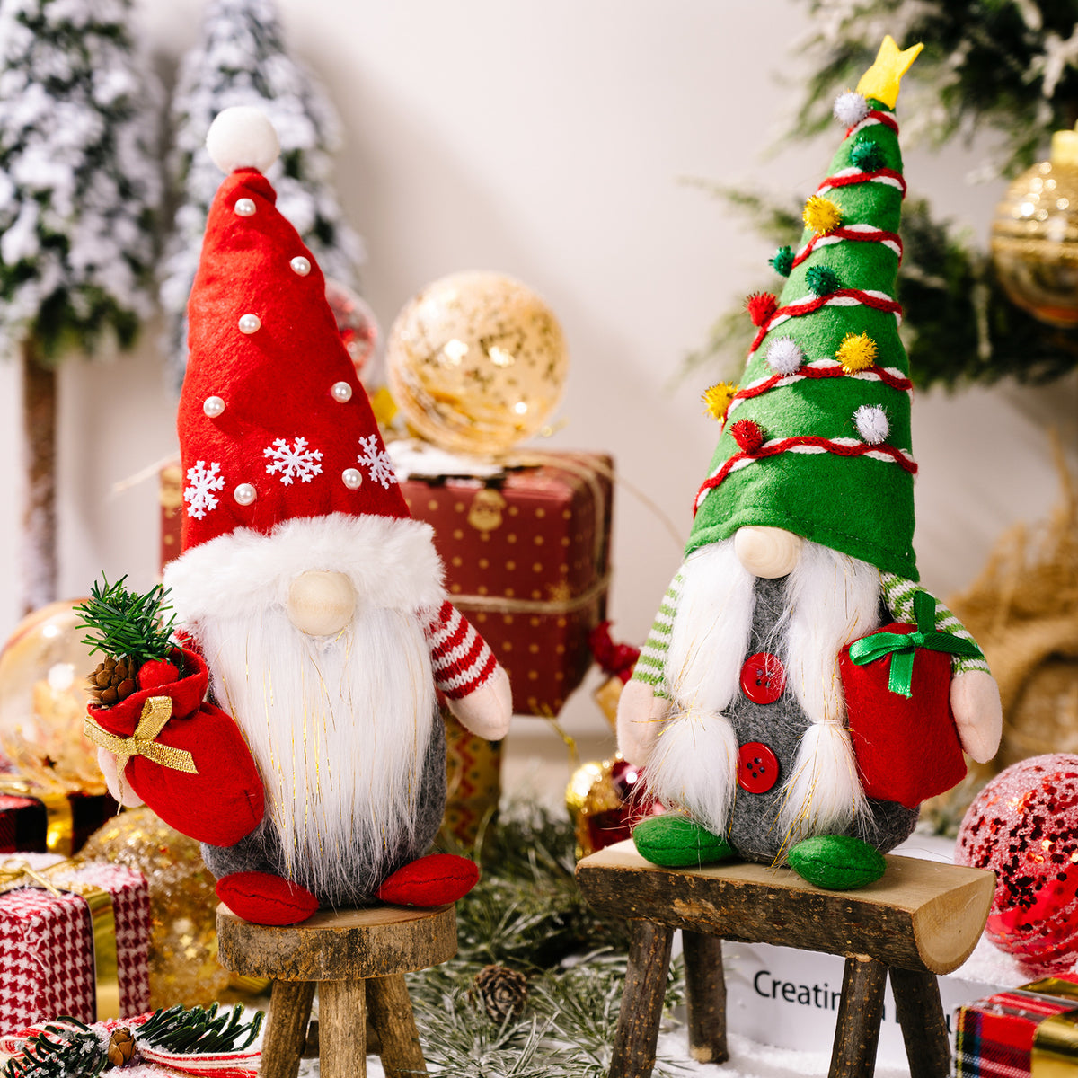 Weihnachts-Wichtel mit Geschenk, 30 cm