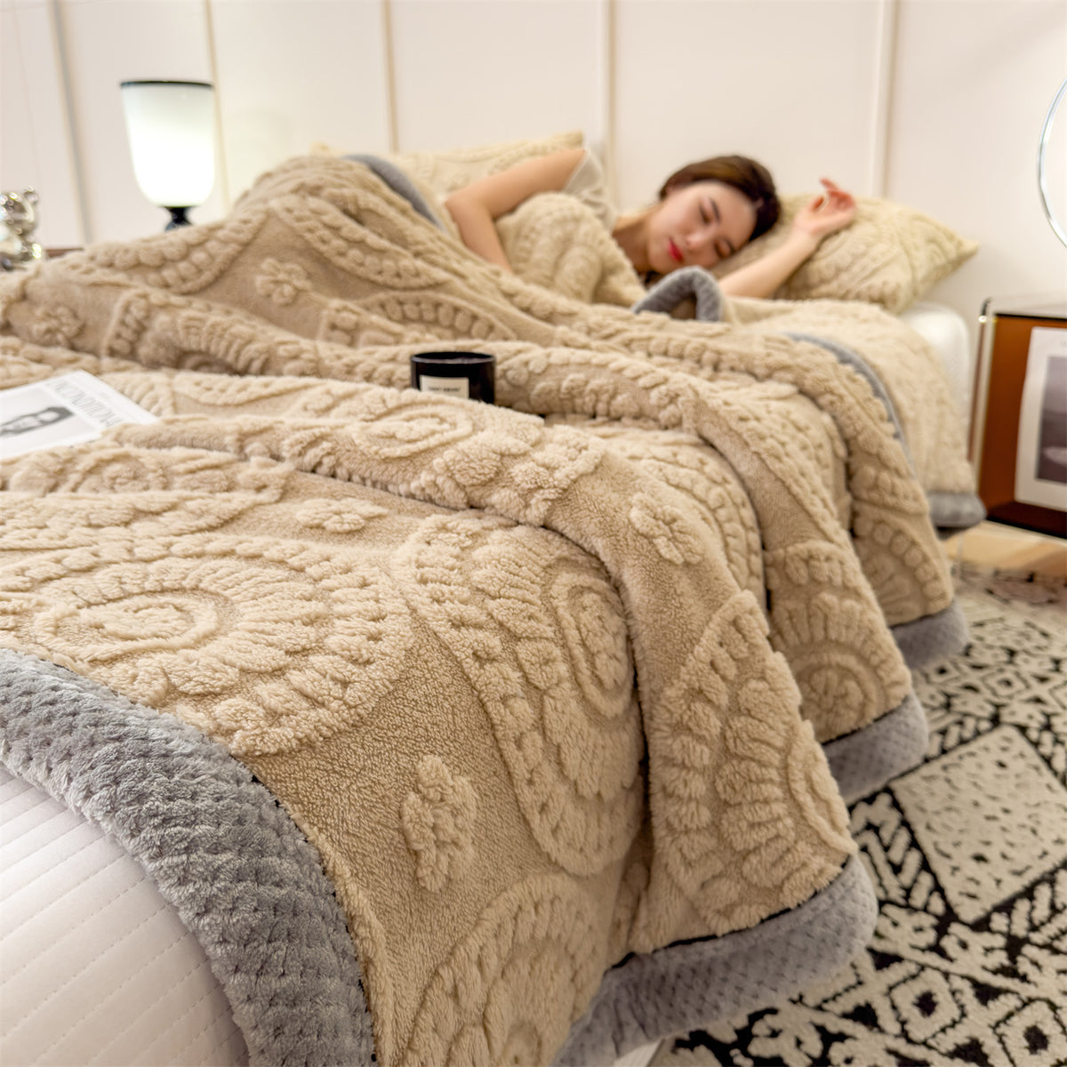 Weiche Korallenfleece-Decke mit Blumenmuster