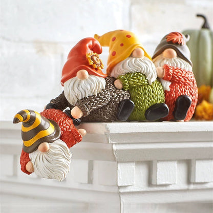 Dekorative Wichtel- oder Bärenfiguren aus Kunstharz