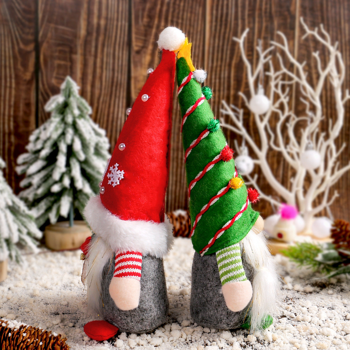 Weihnachts-Wichtel mit Geschenk, stehend