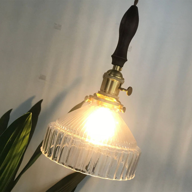 Rustikale Pendelleuchte mit gewelltem Glas – Industriedesign