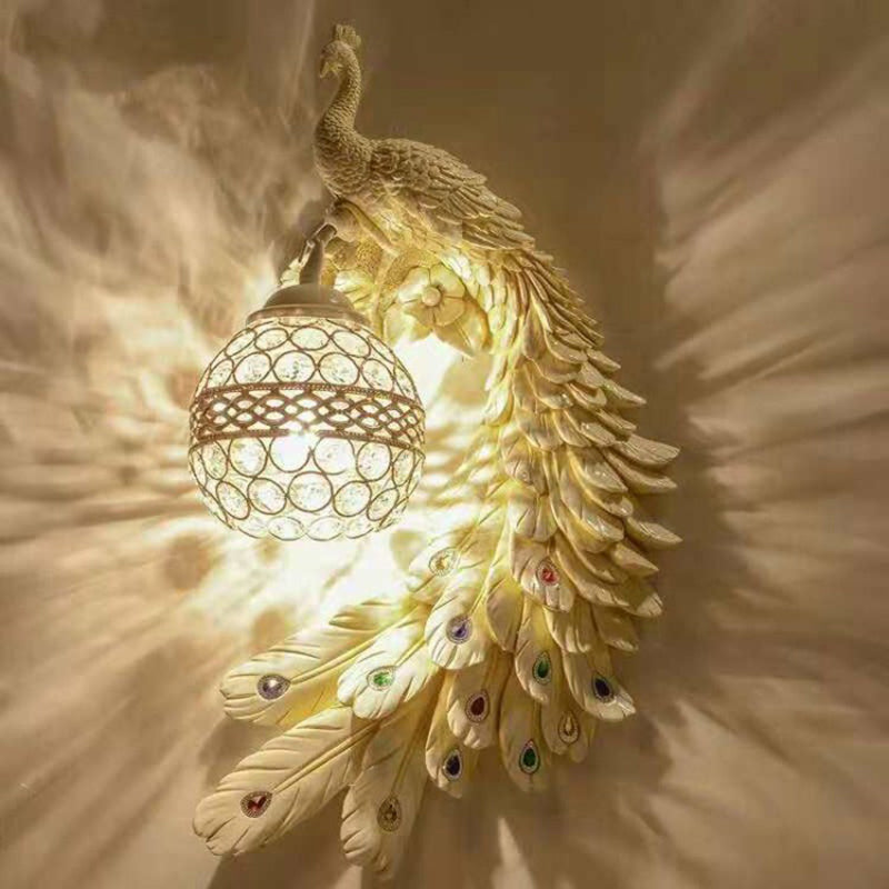 Brehn | Klassische Pfauen Wandlampe Sconces 1 Glühbirne Harz Wandleuchte mit sphärischem Kristall besetztem Schirm