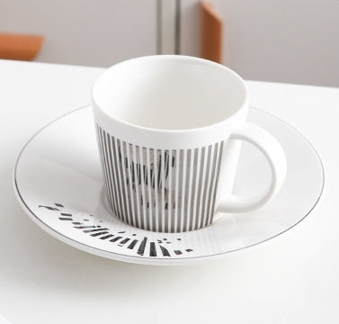 Bewegte Spiegelung, kreative Kaffeetasse, Spiegelreflexion, Kaffeebecher