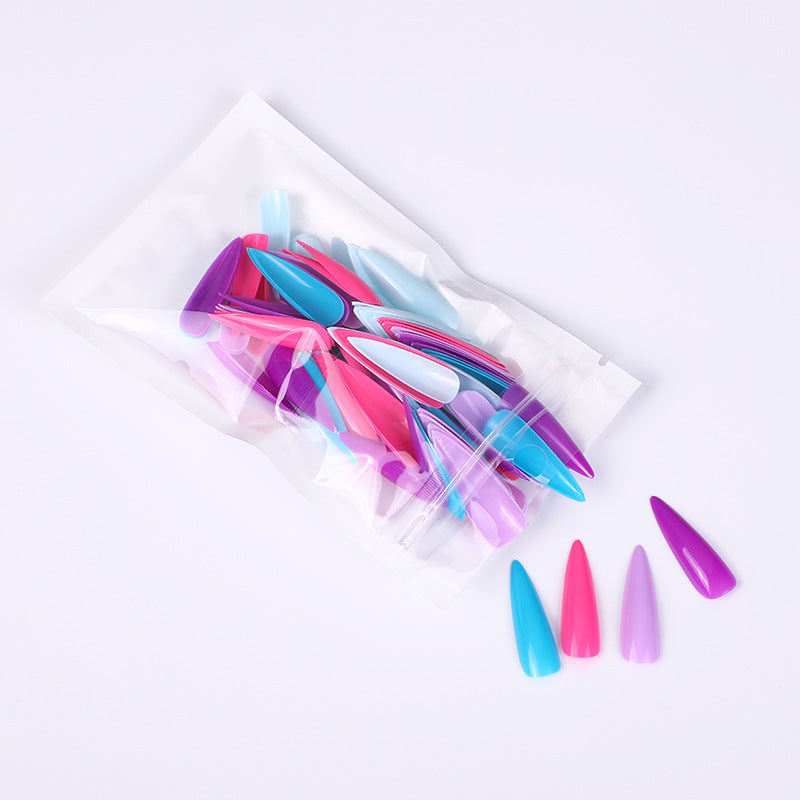 Kunstnägel im eleganten Stiletto-Stil Brehn