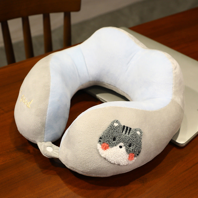 Plüsch-Nackenreisekissen mit ergonomischer U‑Form, Druckknopfverschluss und niedlicher Stickerei