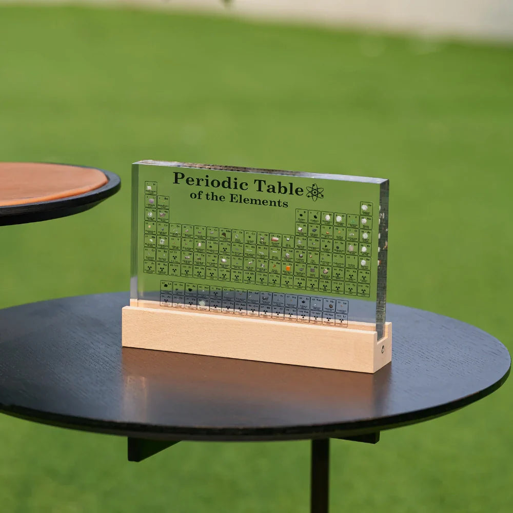 Beleuchtete periodische Tabelle mit echten Elementen - Elementa | Brehn