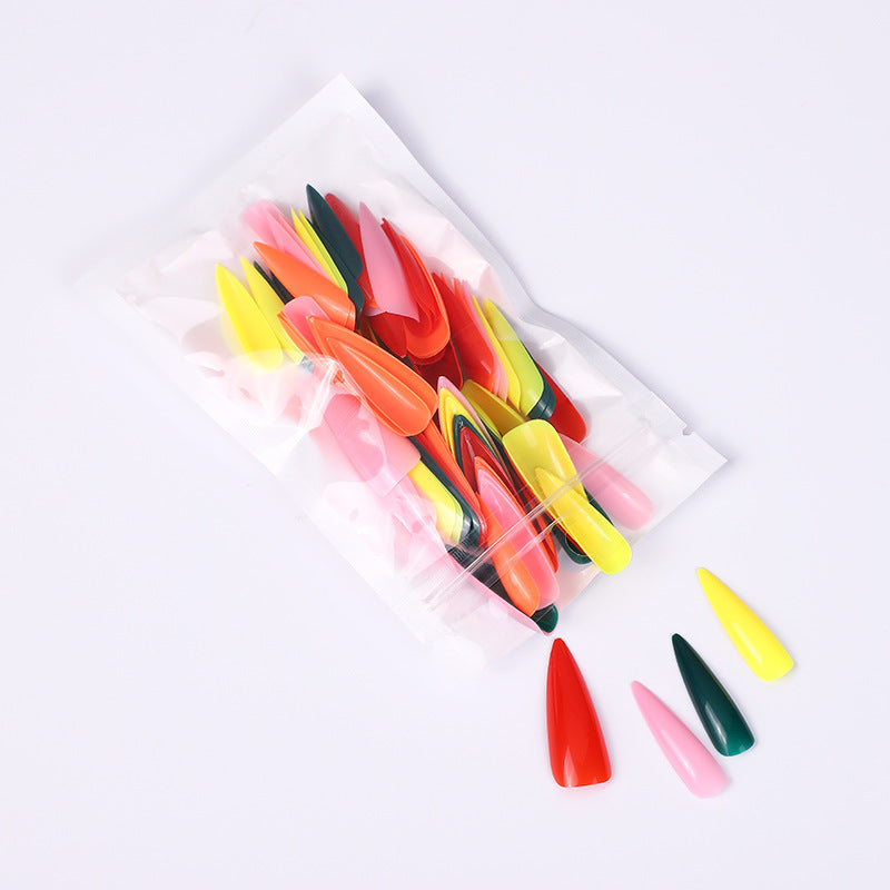 Kunstnägel im eleganten Stiletto-Stil Brehn