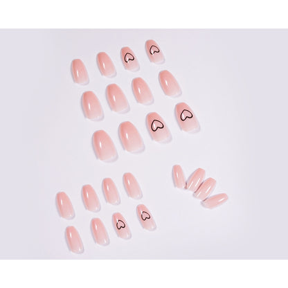 Kunstvolle Nagelkunst mit zarten Herzen Brehn