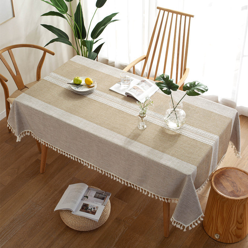 Dekorative Tischdecke mit Fransenbesatz