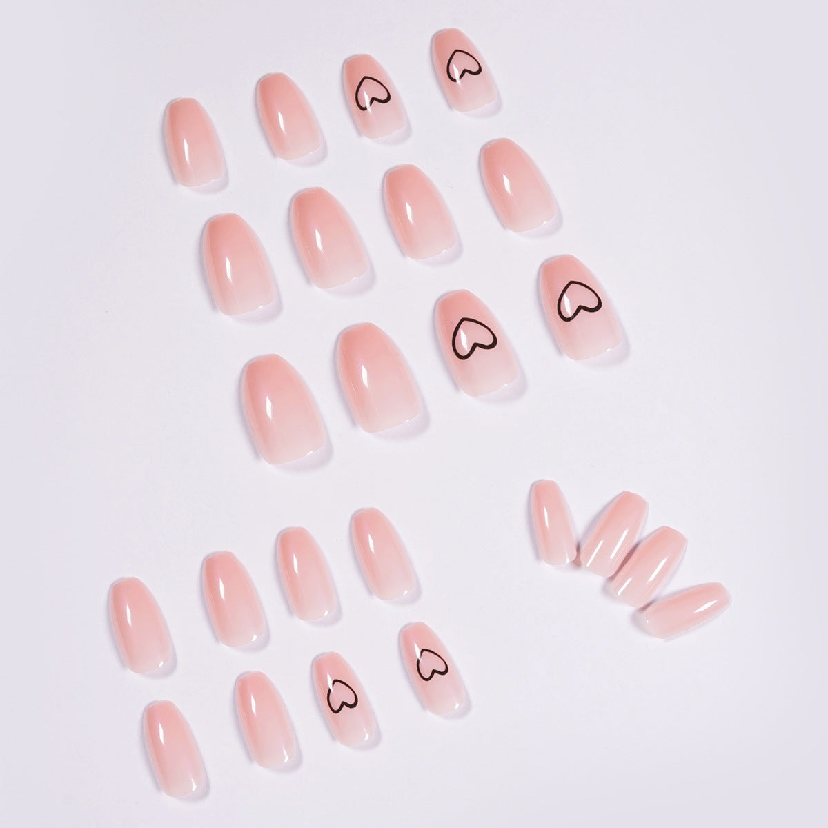 Kunstvolle Nagelkunst mit zarten Herzen Brehn