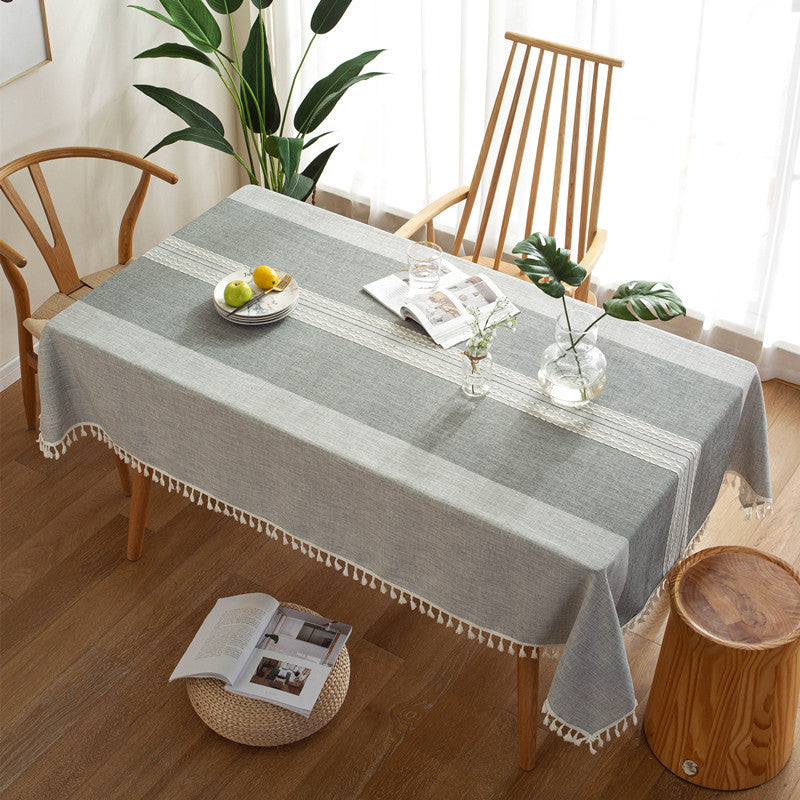 Dekorative Tischdecke mit Fransenbesatz