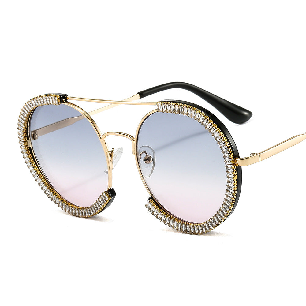 Damen Sonnenbrille mit glamourösem Rand und innovativem Design Brehn