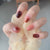 Künstliche Nagelkunst mit Goldverzierungen Brehn