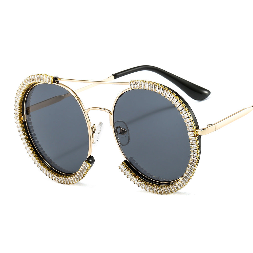 Damen Sonnenbrille mit glamourösem Rand und innovativem Design Brehn