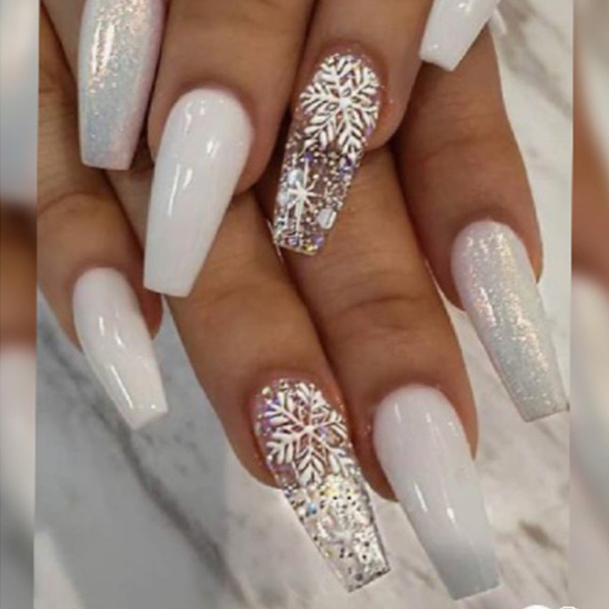 Glamouröse Nagelkunst mit Wintermotiv Brehn